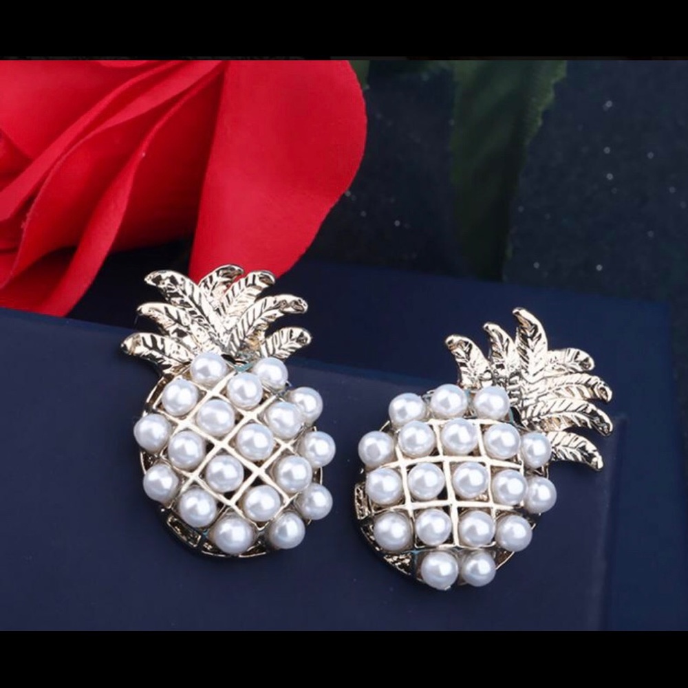 Pineapple Pearl Earrings - Picture 7 of 7